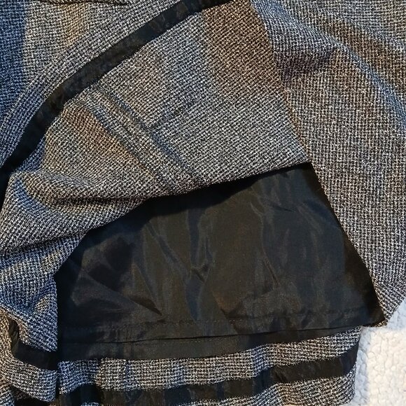 Banana Republic Women's Flared / Flounce Black / Gray Tweed Mini Skirt  SZ 2 - Picture 7 of 8